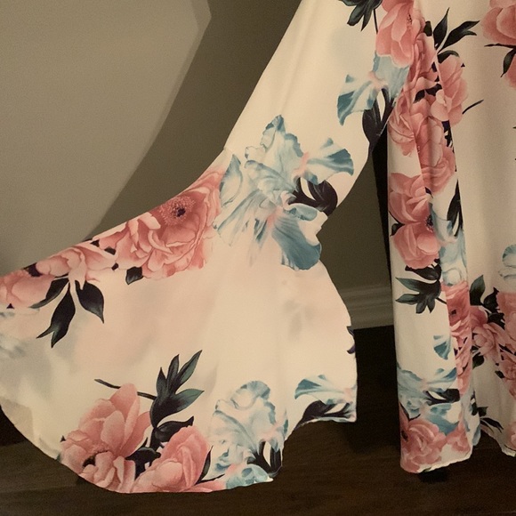 ⭐️HOST PICK⭐️S PINK BLUSH Floral maternity dress with bell sleeves in size SMALL - Picture 5 of 9